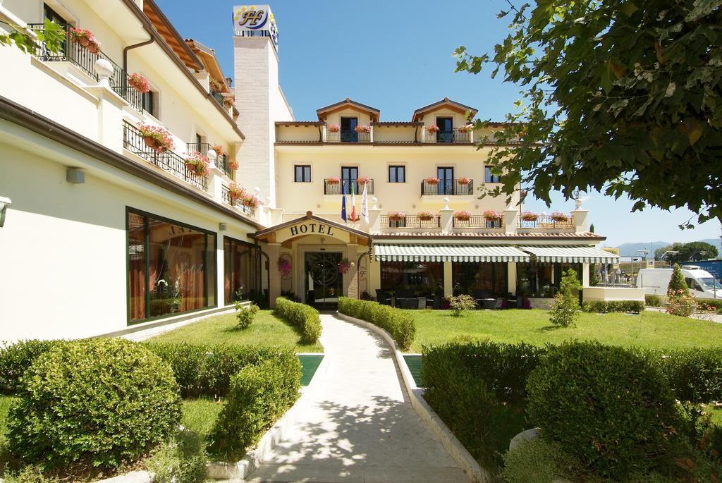 Fashion Hotel Valmontone Eksteriør billede