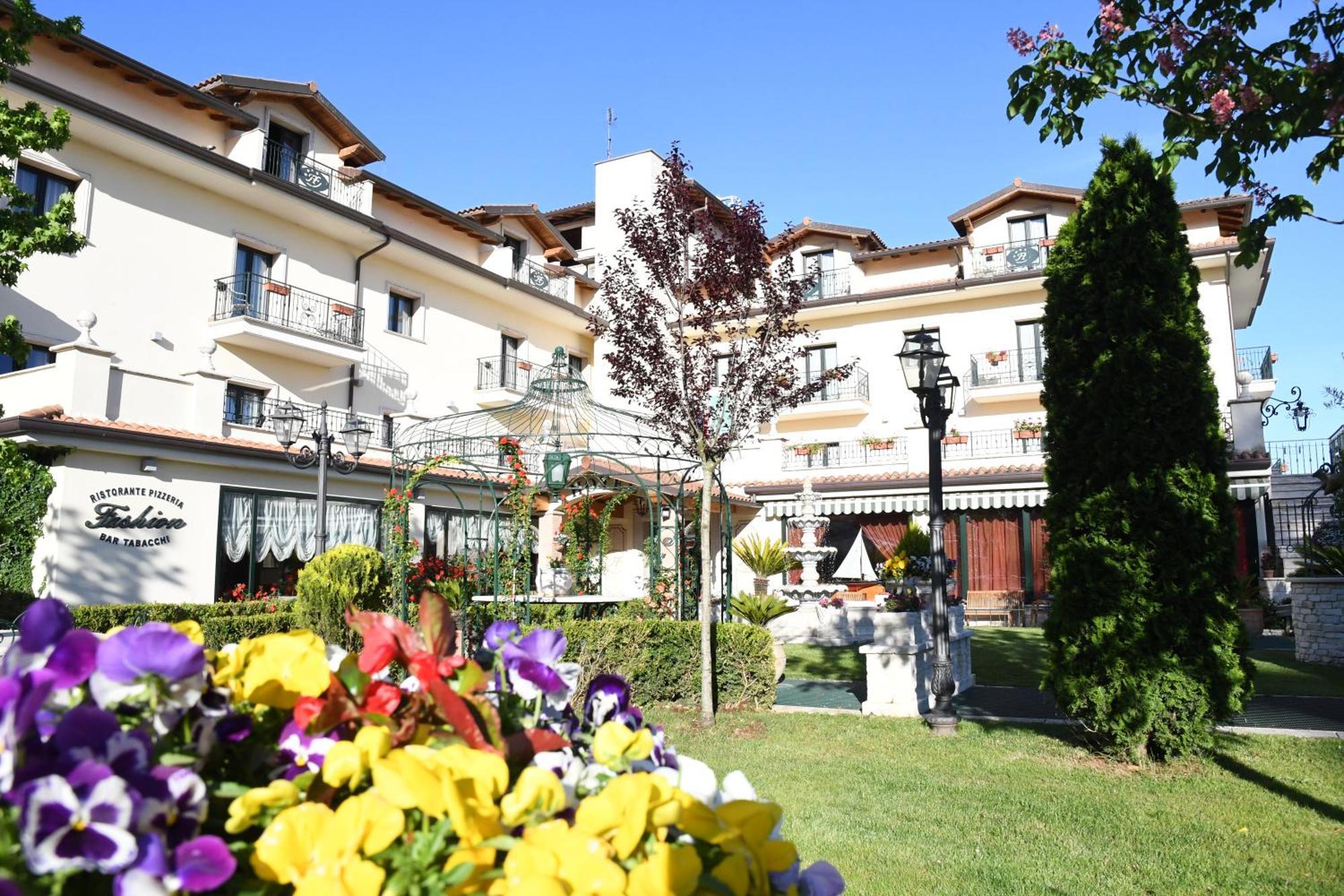 Fashion Hotel Valmontone Eksteriør billede