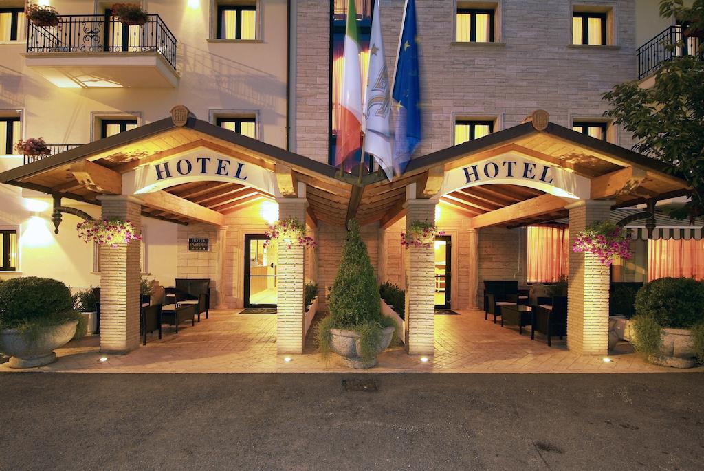 Fashion Hotel Valmontone Eksteriør billede