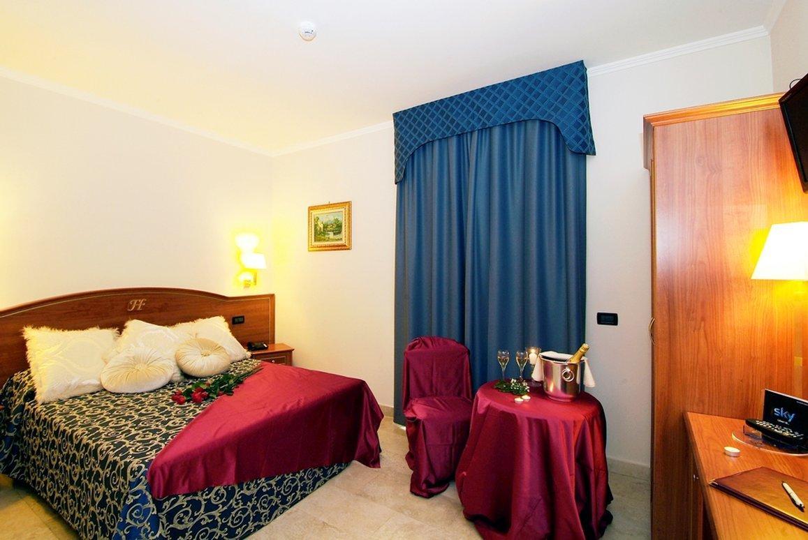 Fashion Hotel Valmontone Eksteriør billede